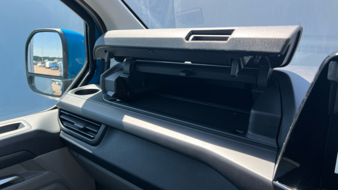 Ford Transit Custom 320 L1 Petrol Fwd 2.5 PHEV 232ps H1 Double Cab Van Sport Auto [NI] - Image 19